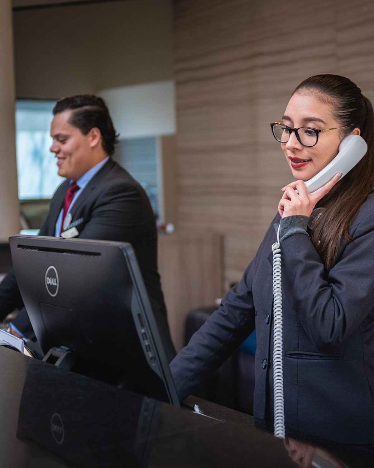 receptionists-5975962_1280